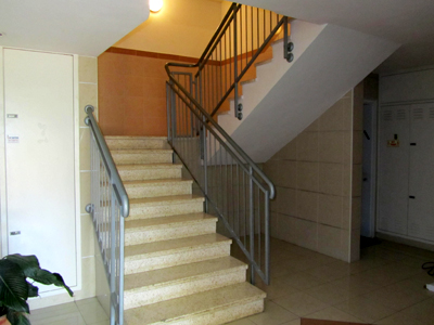 ניקיון חדר מדרגות בבית משותף